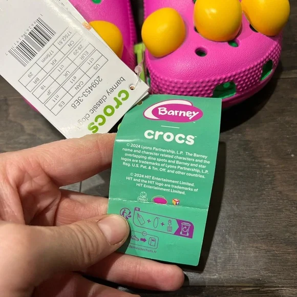 New CROCS c11 Barney “I Love You, You Love Me” Limited Edition Classic Clogs - Picture 7 of 8